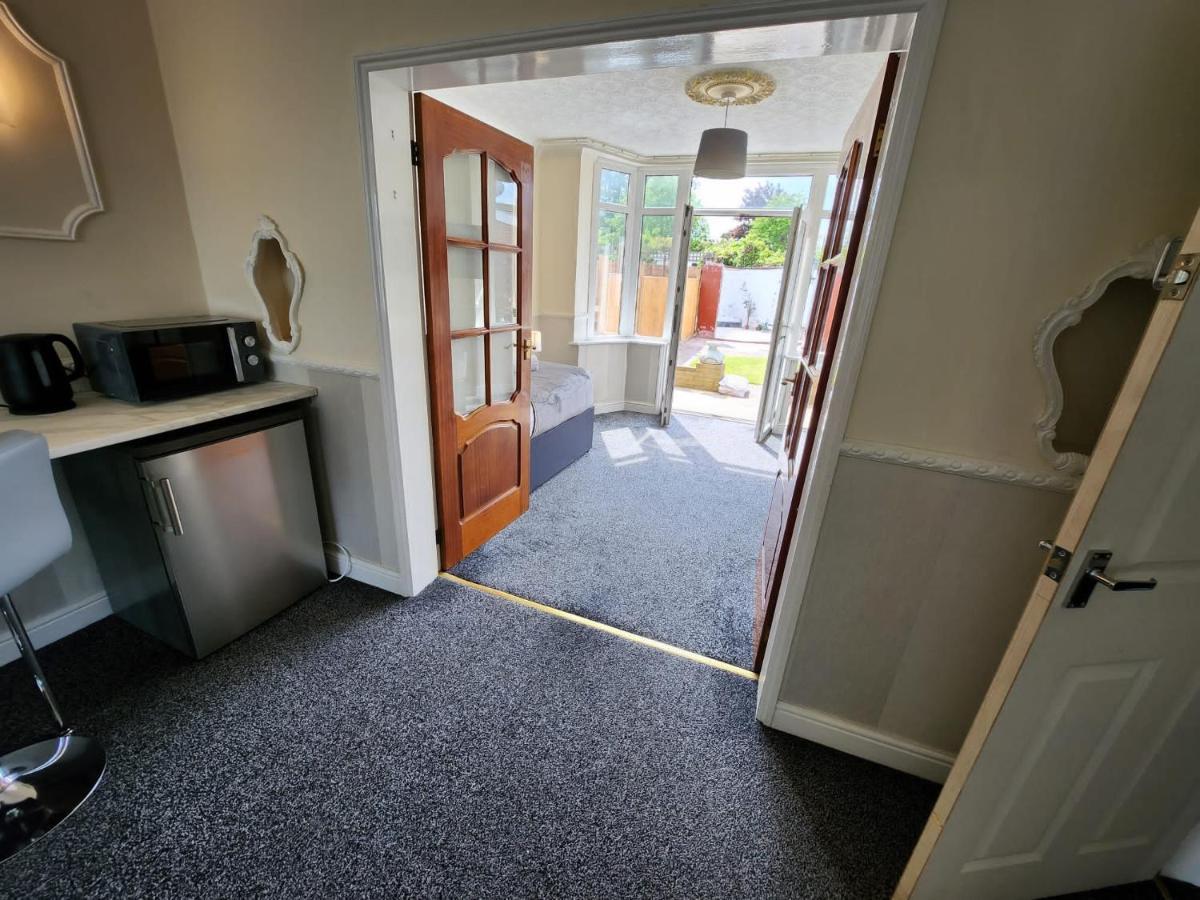 Sheldon Shared House Hotel Solihull Buitenkant foto