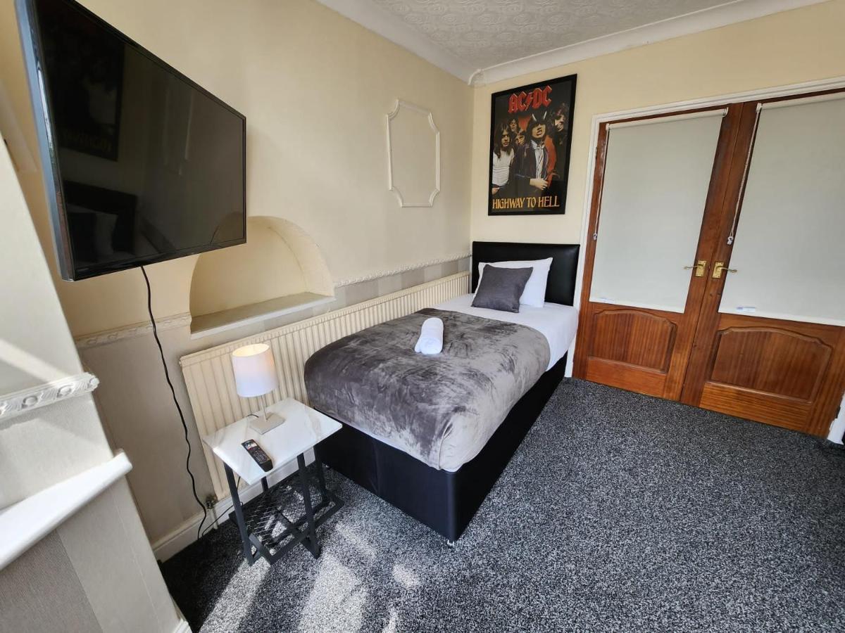 Sheldon Shared House Hotel Solihull Buitenkant foto