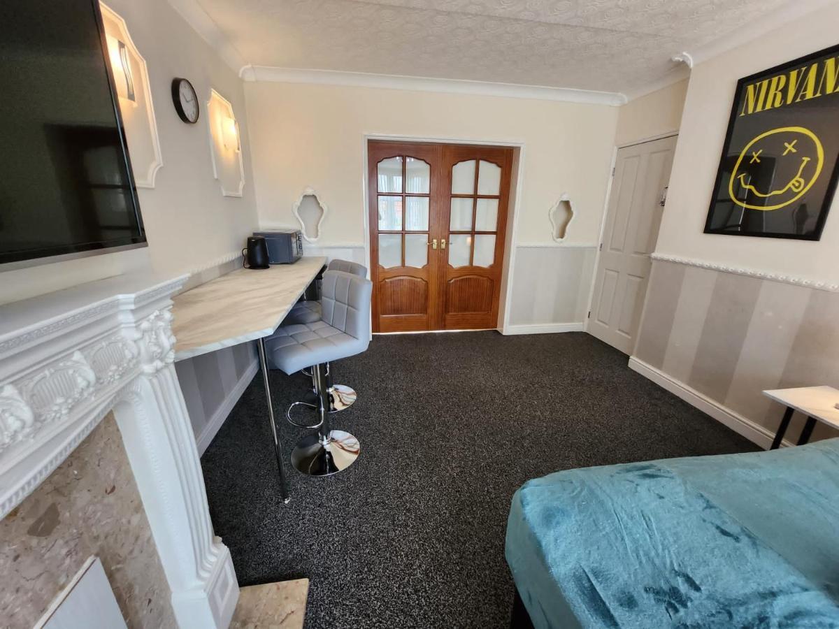 Sheldon Shared House Hotel Solihull Buitenkant foto