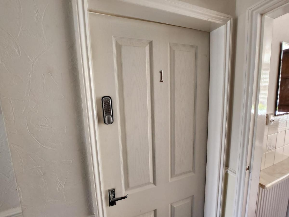 Sheldon Shared House Hotel Solihull Buitenkant foto