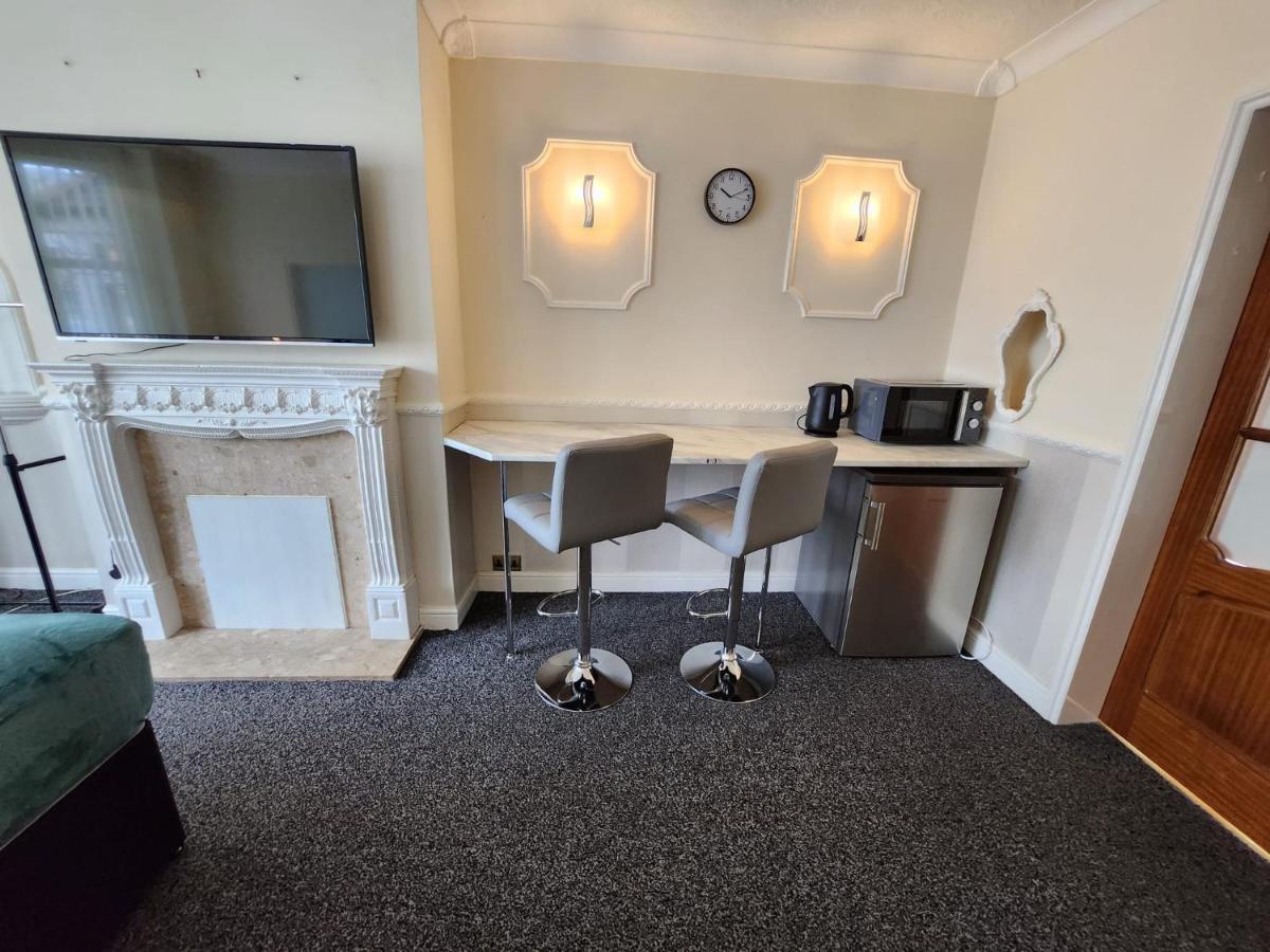 Sheldon Shared House Hotel Solihull Buitenkant foto