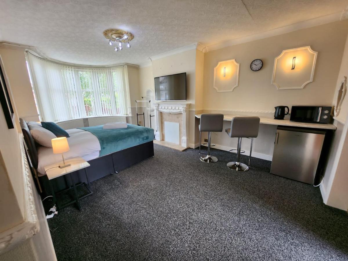 Sheldon Shared House Hotel Solihull Buitenkant foto