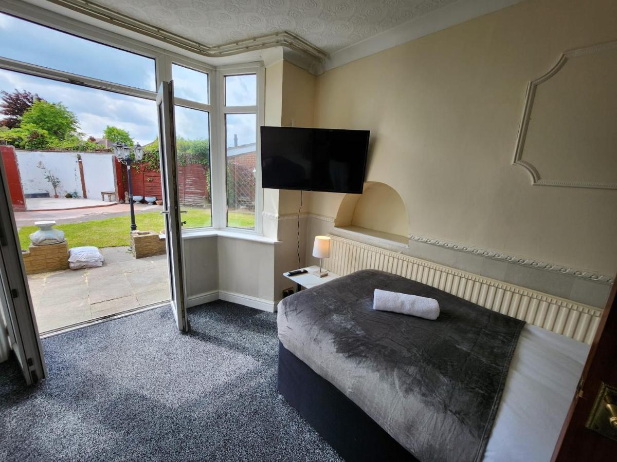 Sheldon Shared House Hotel Solihull Buitenkant foto