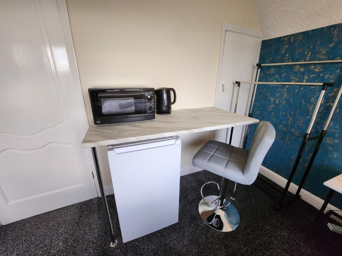 Sheldon Shared House Hotel Solihull Buitenkant foto