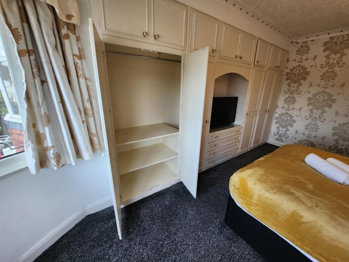 Sheldon Shared House Hotel Solihull Buitenkant foto